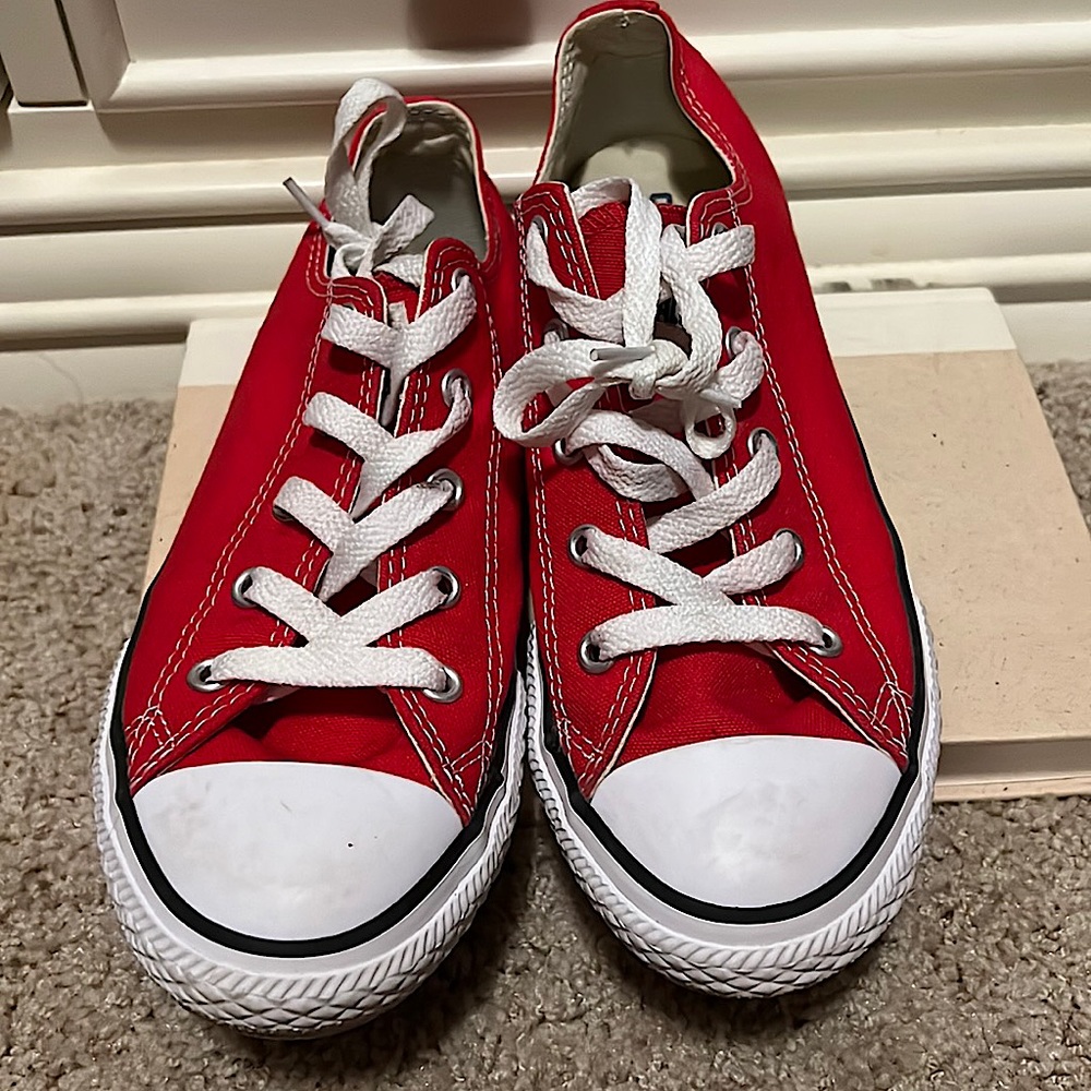 Kids red converse size 3